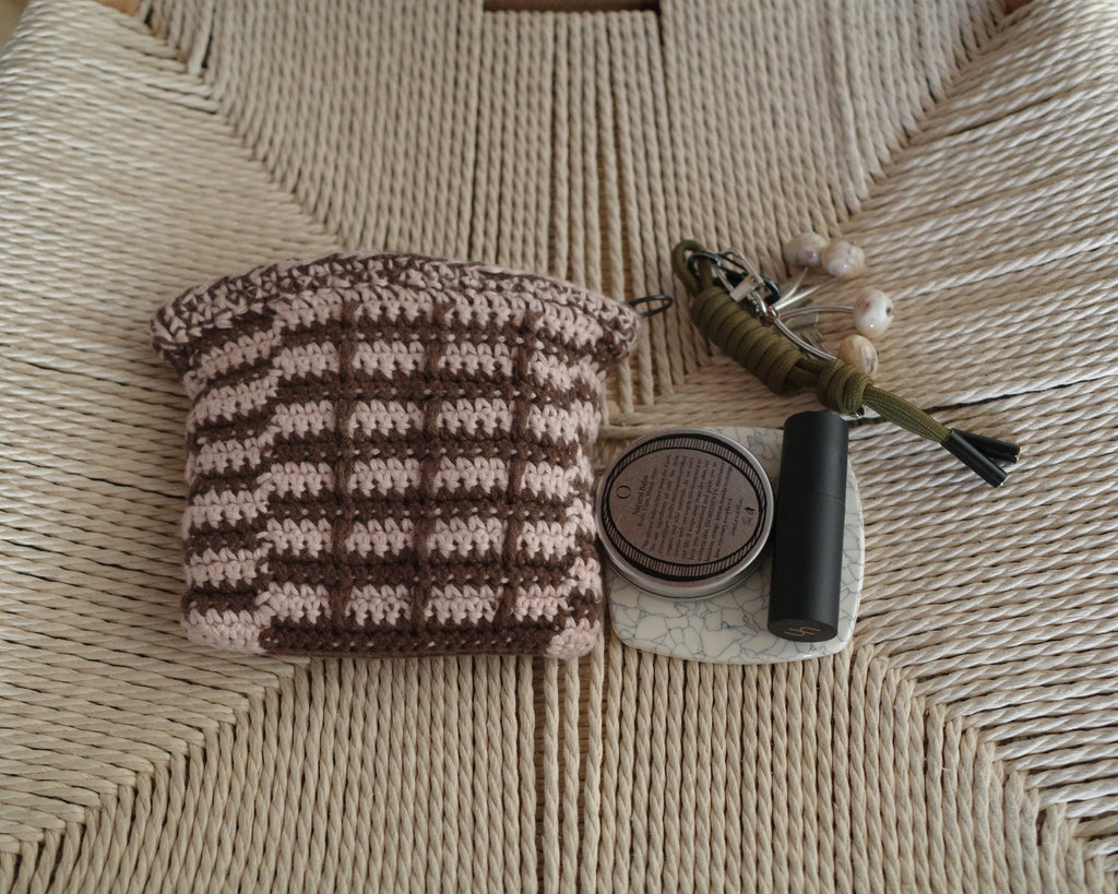 No.001 - Window Pouch
Crochet Pattern (PDF)